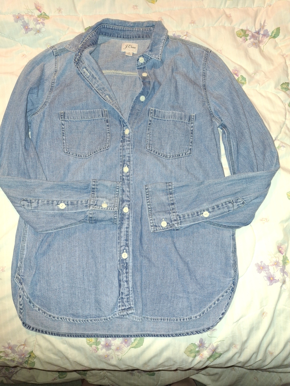 J.Crew Women's Garçon classic chambray shirt - Picture 4 of 4